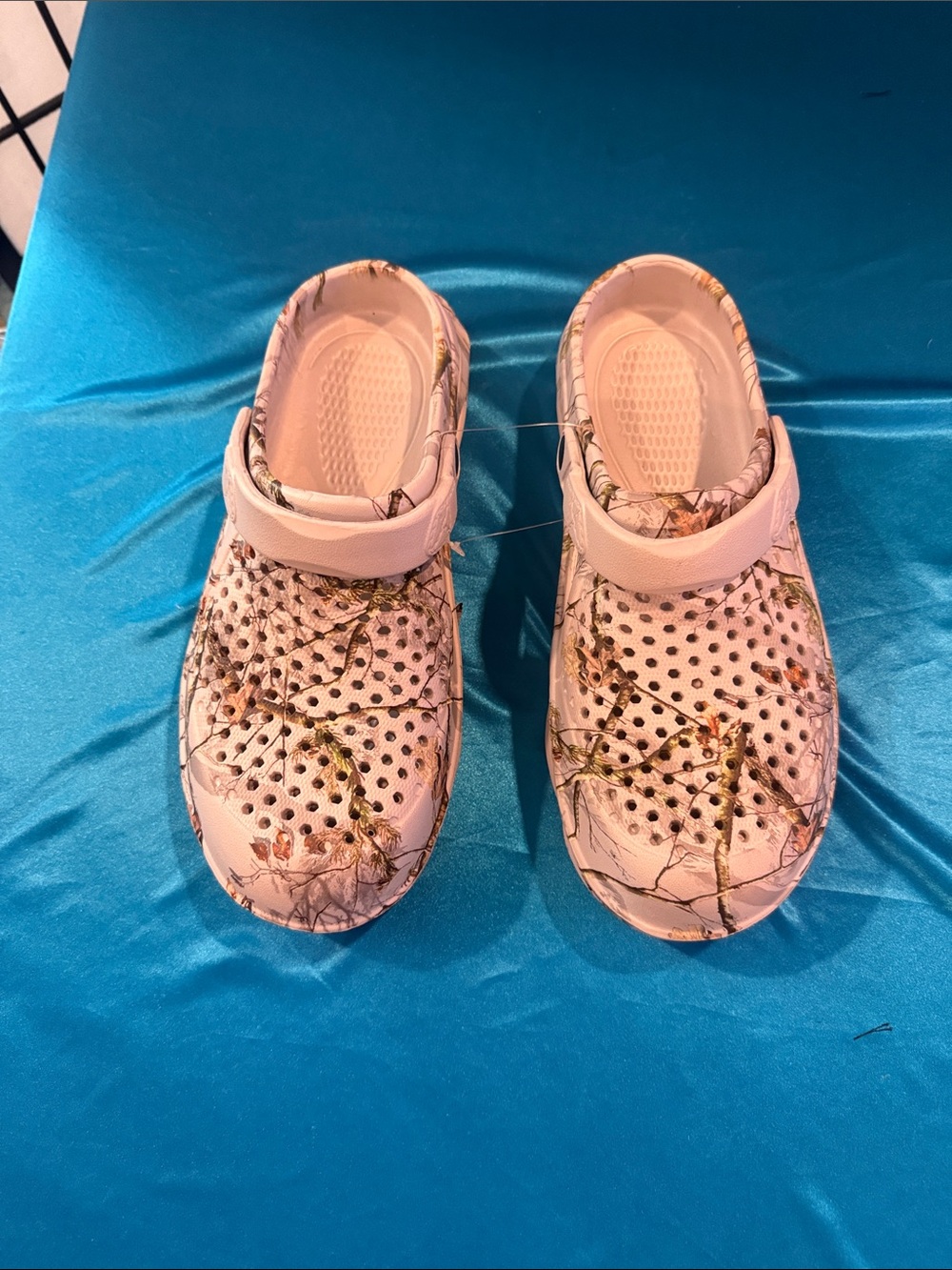 Women’s Slip-On Floral Print Clog Sandals in Light Pink
